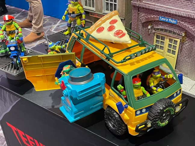 Imagen de la nueva furgoneta de las tortugas Ninja de Playmates
