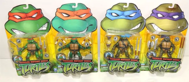 Imagen de las cuatro primeras figuras de Playmates para la serie Tortugas Ninja 2003