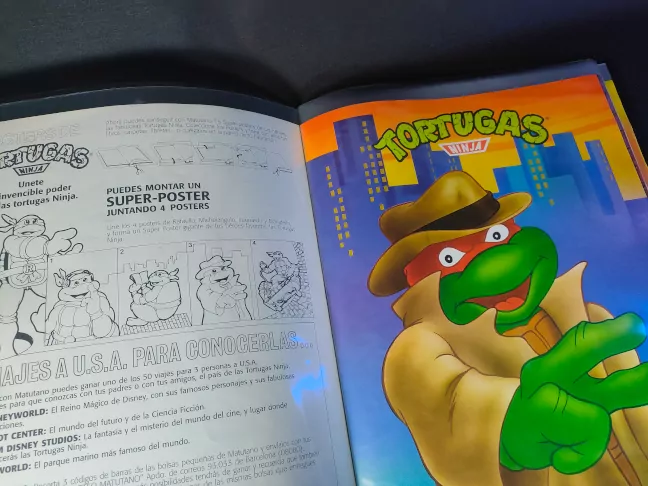 Imagen del carpesano con todos los pósteres de Las Tortugas Ninja de Matutano
