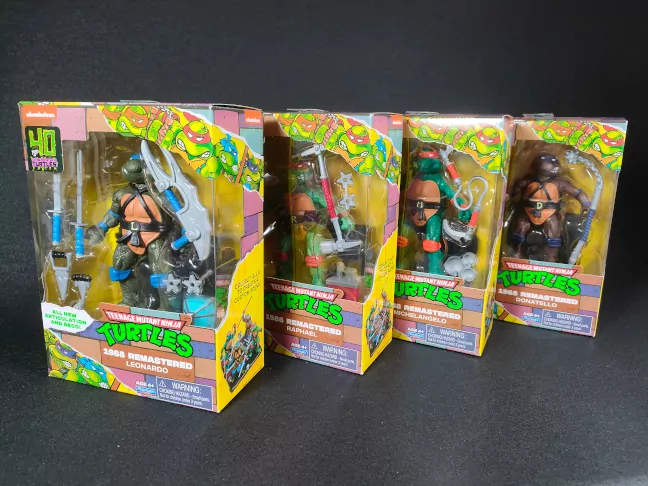 Imagen de las 4 figuras TMNT remastered en su packaging