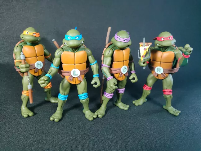 Imagen de las 4 figuras de las primeras Tortugas Ninja Cartoon de NECA