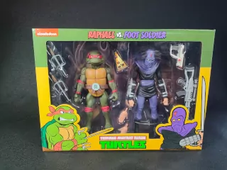 Imagen frontal del packaging de las figuras de Raphael vs Soldado del Pie