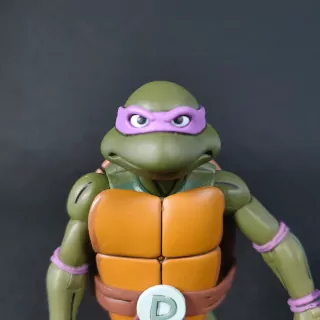 Imagen del rostro de Donatello, de las primeras Tortugas Ninja Cartoon de NECA