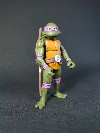 Imagen de la figura de Donatello de las primeras Tortugas Ninja Cartoon de NECA
