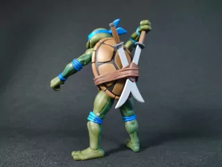 Imagen de la figura de Leonardo de las primeras Tortugas Ninja Cartoon de NECA