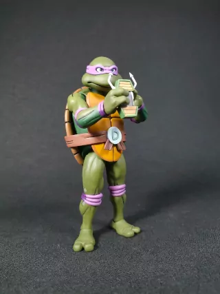 Imagen de la figura de Donatello de las primeras Tortugas Ninja Cartoon de NECA