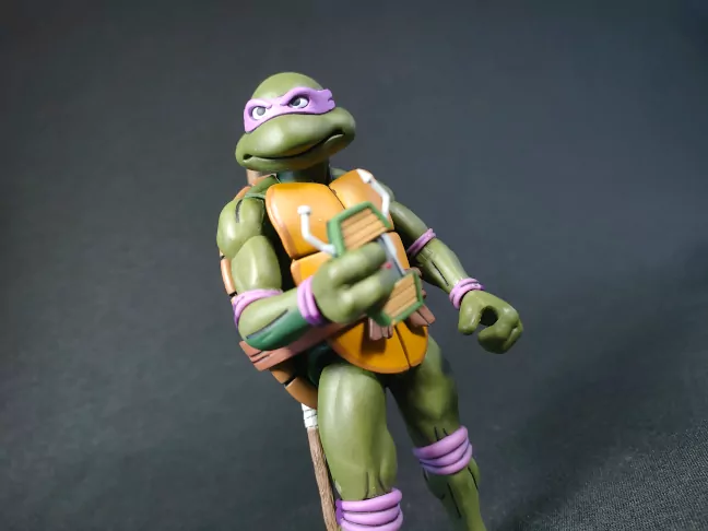 Imagen de la figura de Donatello de las primeras Tortugas Ninja Cartoon de NECA