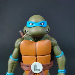 Imagen del rostro de Leonardo, de las primeras Tortugas Ninja Cartoon de NECA
