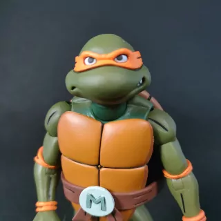 Imagen del rostro de Michelangelo, de las primeras Tortugas Ninja Cartoon de NECA