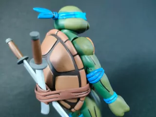 Imagen del sombreado en la piel y telas de la figura de Leonardo