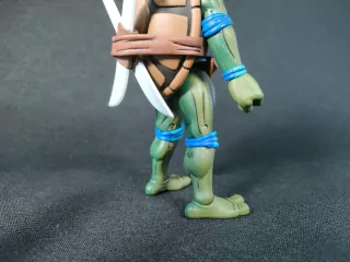 Imagen del sombreado en la piel y telas de la figura de Leonardo