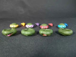 Todas las piezas que forman las 4 cabezas de Las Tortugas Ninja VHS