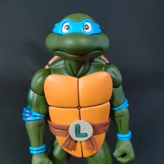 Imagen de la expresión seria que podemos usar en nuestras figuras de Las Tortugas Ninja VHS