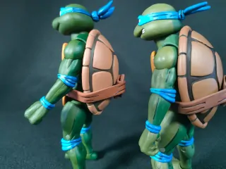 Imagen del sombreado en los brazos de las dos versiones de la figura de Leonardo
