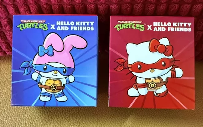Imagen de las cajas en las que vienen presentadas las figuritas de Tortugas Ninja X Hello Kitty