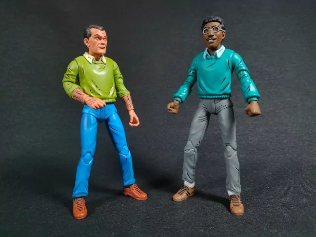 Imagen comparativa de las figuras de Jack Kirby y Baxter Stockman de NECA