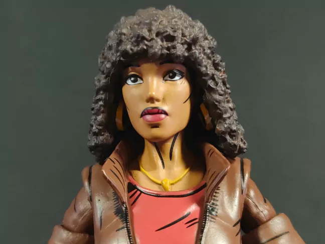 Imagen del rostro de la figura de April O'Neil 2025 de NECA