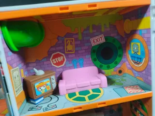 Imagen del salón de la Sewer Lair de Funko