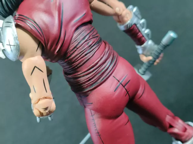 Imagen detallada de la pintura de la figura de Karai