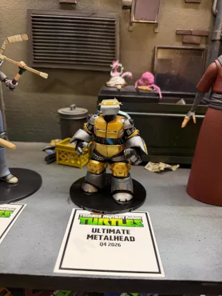 Imagen de la figura de Metalhead de NECA en la New York Toy Fair 2026