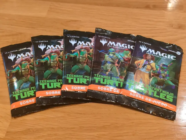 Imagen de los sobres de premio de la presentación MTG Tortugas Ninja
