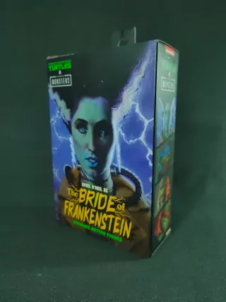 Imagen de la parte delantera del packaging de April O'Neil como la novia de Frankenstein