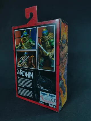 Imagen de la parte trasera de la caja en la que viene presentada la figura de Leonardo The Last Ronin