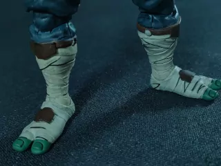 Imagen detallada de las vendas de los pies de Leonardo The Last Ronin