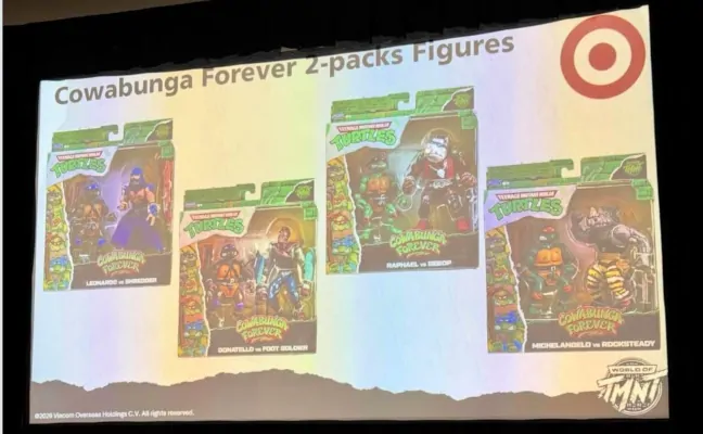 Imagen con los packaging de la línea Cowabunga Forever presentados por Playmates en la SDCC 2026