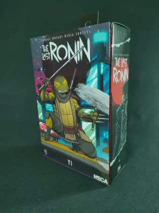 Imagen de la parte delantera del packaging de la figura de Yi de The Last Ronin de NECA