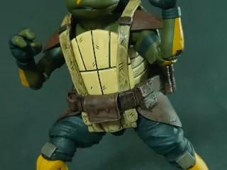 Imagen con los detalles de pintura en la ropa de Yi