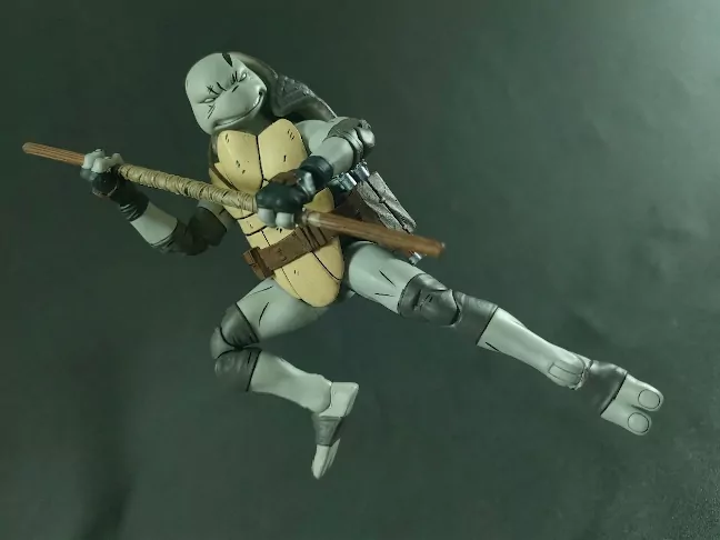 Imagen de la figura de Uno de NECA en pose de acción
