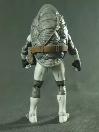 Imagen del diseño de Uno de NECA de la parte delantera