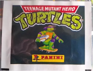Imagen de un paquete de cromos de la colección tortugas ninja 1990