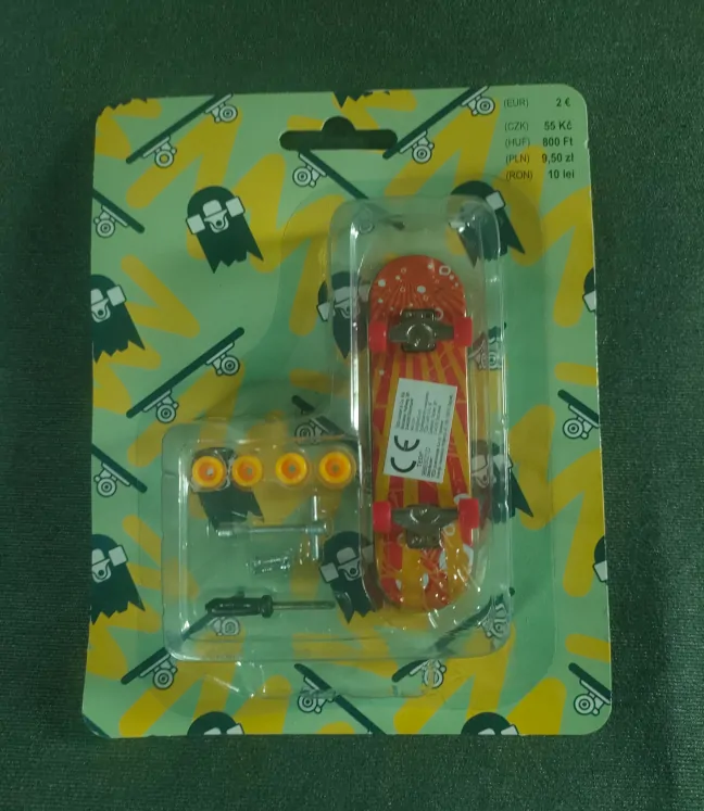 Imagen del skateboard de Tedi en su blíster
