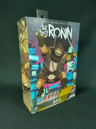Imagen frontal del packaging de la figura de Moja de NECA
