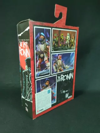Imagen trasera del packaging de la figura de Moja de NECA